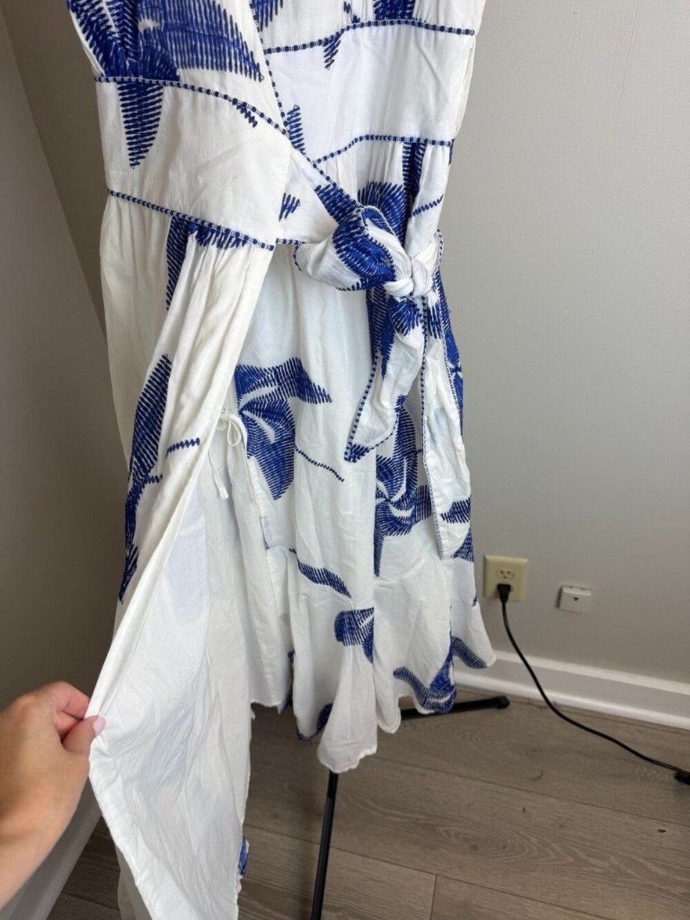 NWT CIEBON Kaiden Embroidered Tie Belt Maxi Wrap Dress Size Small - Picture 7 of 11